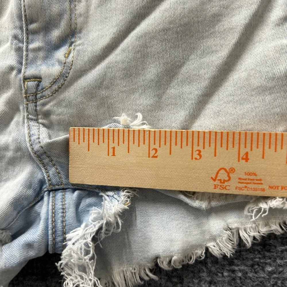 American Eagle Shorts Womens Size 2 Light Wash Denim Raw Hem Frayed Casual